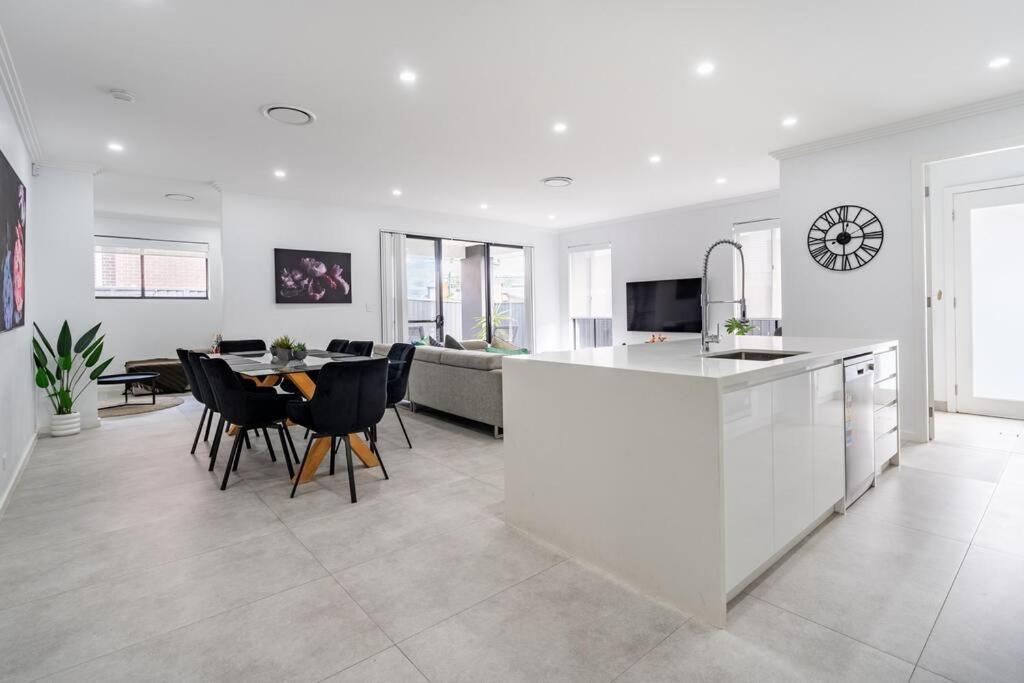 Neat 4 Bedroom In Catherine Fields Narellan Buitenkant foto