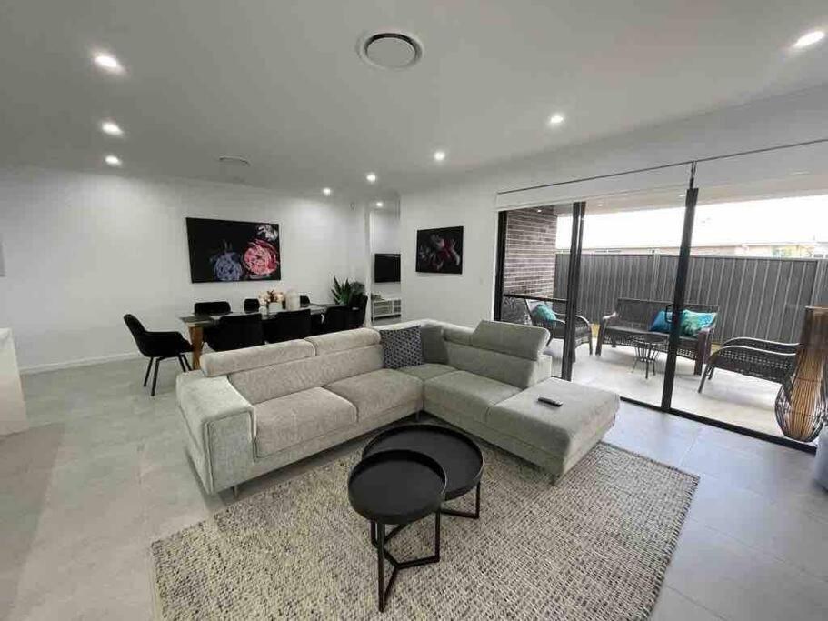 Neat 4 Bedroom In Catherine Fields Narellan Buitenkant foto