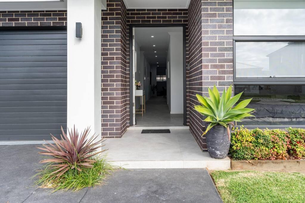 Neat 4 Bedroom In Catherine Fields Narellan Buitenkant foto